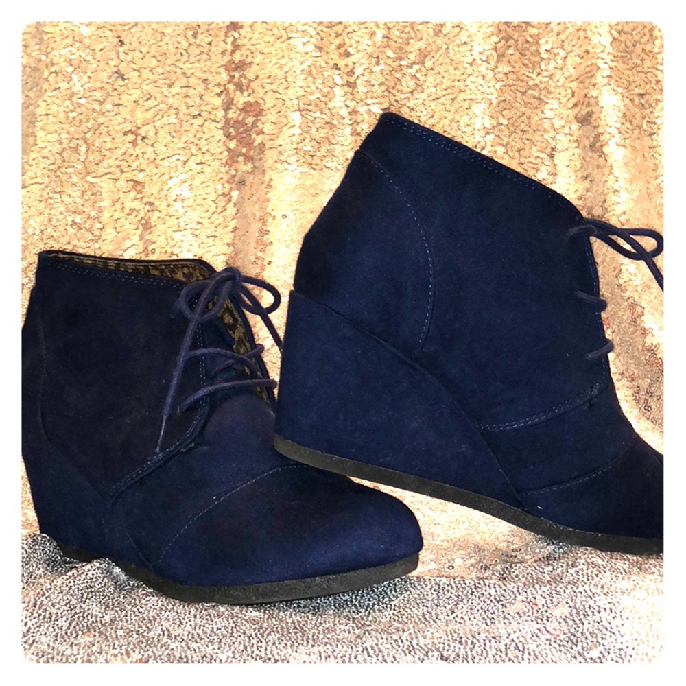 Navy blue wedge ankle boots.